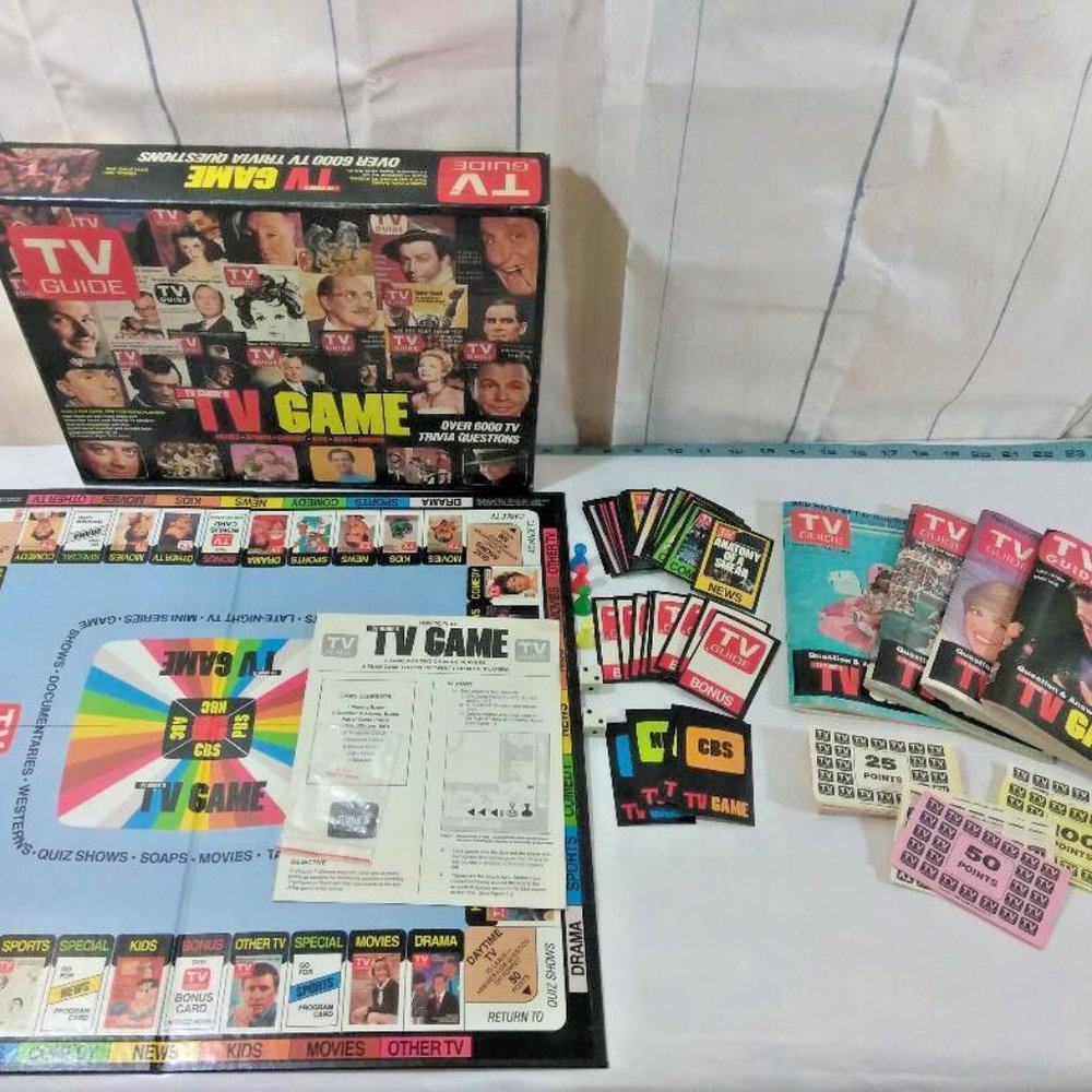 VINTAGE 1984 " TV GUIDE'S TV GAME " BOARD GAME BY TRIVIA INC.